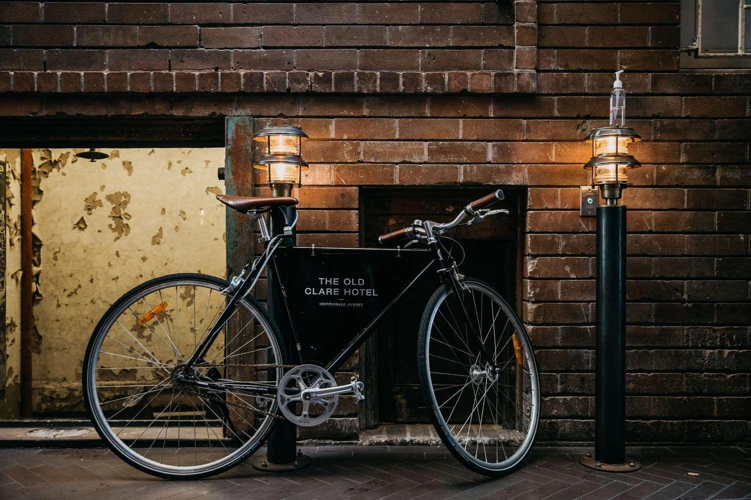 סידני The Old Clare By Ode Hotels מראה חיצוני תמונה A bicycle parked in front of the hotel